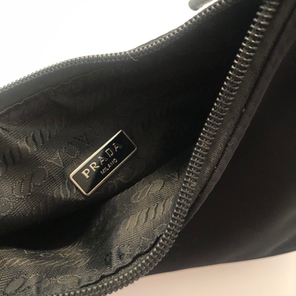 SOLD ⭑.ᐟ Black nylon shoulder bag - Picture 2 of 4